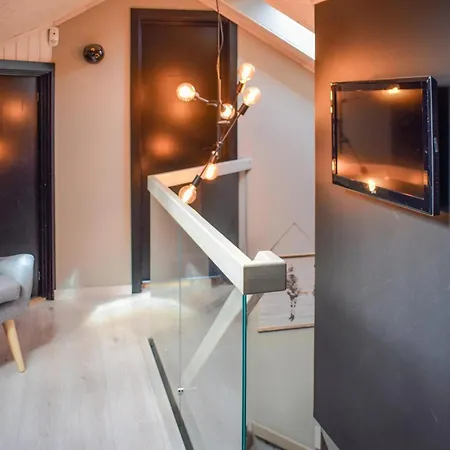 5 Bedroom In *