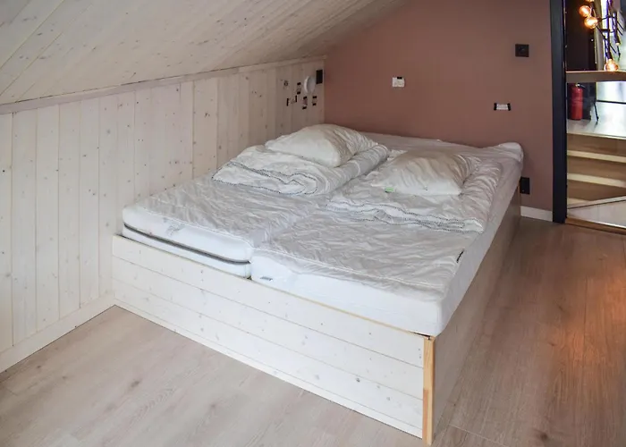 5 Bedroom In